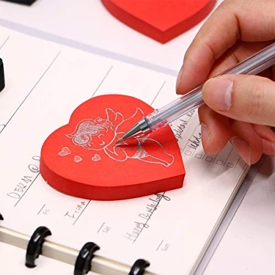 Imagen de 100 hojas de notas autoadhesivas corazón, superadhesivas, ideales para listas tareas, notas, perfectas oficina, escuela y hogar (rojo)