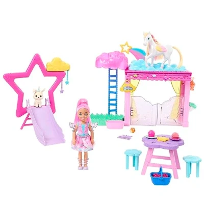Imagen de Barbie Muñeca Chelsea con caballo pegaso que cambia de color y set juego tobogán, establo accesorios, la serie Un toque magia, juguete +3 años (JCW56)