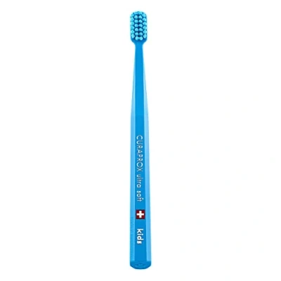 Imagen de Curaprox CS Kids Cepillo de dientes manual para niños con 5500 cerdas CUREN Ultra Suaves y cabezal pequeño Color aleatorio