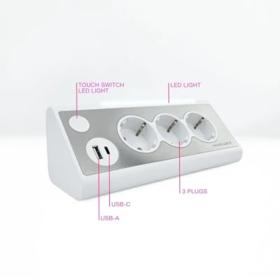 Imagen de Regleta de sobremesa, color blanco, equipada con 3 tomas corriente y 2 puertos USB. Perfecta para ampliar opciones conexión varios dispositivos simultáneamente.