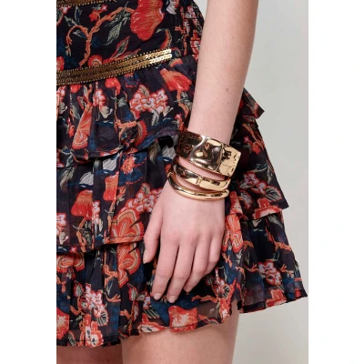 Imagen de Pulsera rígida dorada con cierre para mujer