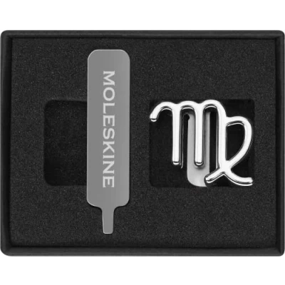 Imagen de Moleskine Pin para Cuaderno o Agenda Virgo, Símbolo del Zodiaco, Cierre Elástico Personalizable, Idea Regalo, Color Plata