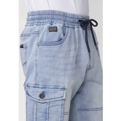 Imagen de Bermuda Jogger Cargo en Knit Denim Elástico con Efecto Lavado Color Azul Claro para Hombre