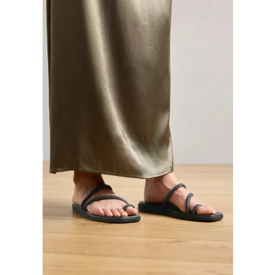 Imagen de Crocs Miami Pantuflas, Mujer, Talla: 36/37, Black Zapatos