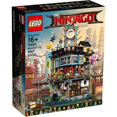Imagen de LEGO Ninjago Ciudad de NINJAGO, edificio ninja juguete con figuras guerreros y barco pesca tradicional (LEGO 70620)
