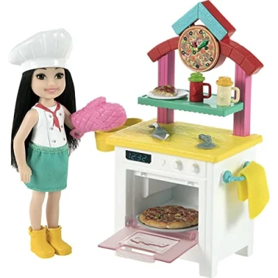Imagen de Barbie Chelsea Chef de Pizzas Muñeca Morena con Cocina Juguete y Accesorios, para niñas niños +3 años (Mattel GTN63)