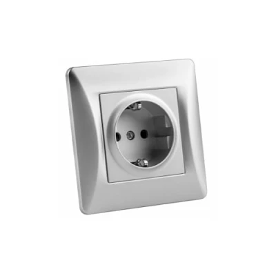 Imagen de Base Schuko empotrada, universal, 16A, ideal para instalaciones eléctricas, proporciona conectividad segura y confiable en hogares oficinas.