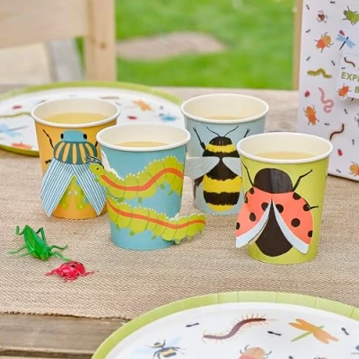 Imagen de Ginger Ray Creepy Crawly Vasos de papel para fiesta con insectos emergentes 3D, vajilla cumpleaños niños, paquete 8, multicolor