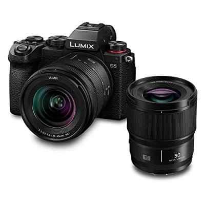 Imagen de Panasonic LUMIX DC S5 Cámara sin Espejo de Marco Completo, grabación Video 4K 60P con Pantalla abatible, Montaje en L, 20 60mm F3.5 5.6 y 50mm F1.8 Lentes, 5 Axis Dual I.S, (Negro)