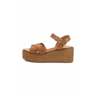 Imagen de Carmela Sandalia Mujer Camel Calzado Cómodo y Versátil Moda casual Modelo 16236101 (Talla 39)