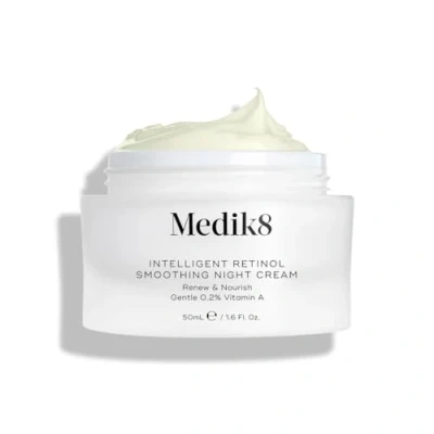 Imagen de Medik8 Crema de noche suavizante con retinol inteligente vitamina A renovadora y nutritiva (50 ml)