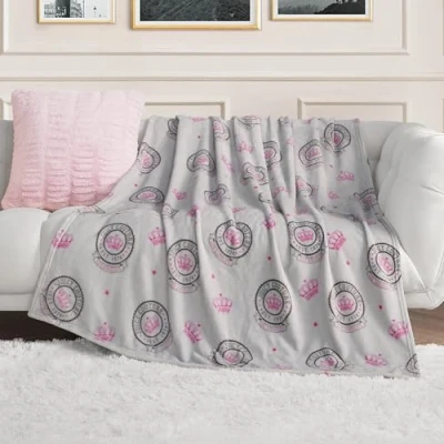 Imagen de Juicy Couture Manta Emblema jugoso Felpa y acogedora Mantas Decorativas para sofás, sillas Camas, Lujosa Suave, decoración Elegante del hogar, Mide 50 x 70 Pulgadas, Rosa/Negro/Blanco