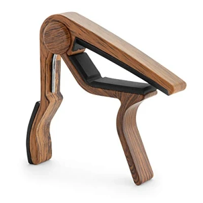 Imagen de TIGER Ukelele Trigger Capo para Soprano, Concierto, Barítono, Bajo Ukes Acabado en madera clara (UACAPO7 LW)