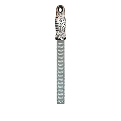 Imagen de Microplane Zester Rallador de cocina en Safari para cítricos, parmesano, jengibre, chocolate y nuez moscada con hoja acero inoxidable fino Fabricado Estados Unidos