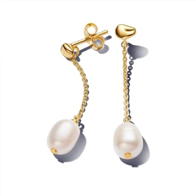 Imagen de PANDORA Essence Pendientes de botón chapados en oro 14 quilates con perla blanca barroca cultivada agua dulce tratada