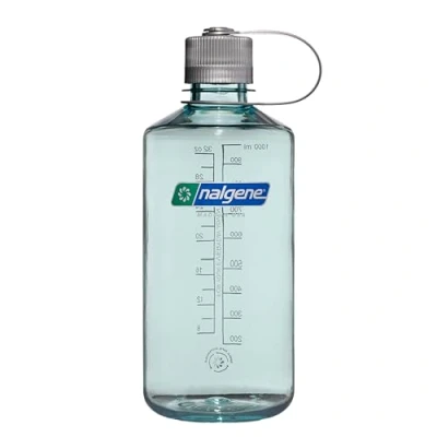 Imagen de Nalgene Sustain Tritan Botella de agua sin BPA hecha con material derivado del 50% residuos plástico, 32 onzas, boca estrecha, espuma mar