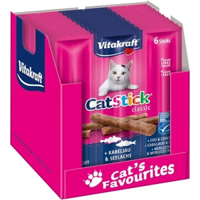 Imagen de Vitakraft Cat Stick Classic, snacks para gatos, mini palitos carnosos con bacalao y abadejo, barritas premio sin azúcares añadidos ni cereales, en formato de pack (10 x 6 6g)