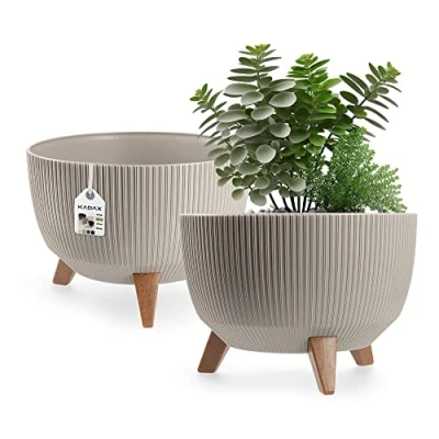 Imagen de KADAX Maceta Decorativa de Plástico con Soporte Integrado, Macetero Tres Patas Imitación Madera para Interior y Exterior (Beige, 29 cm)