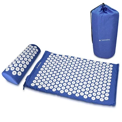 Imagen de Navaris Set de masaje acupresión Esterilla relajante acupuntura lavable 68 x 42 2 CM con almohada y funda transporte Azul blanco