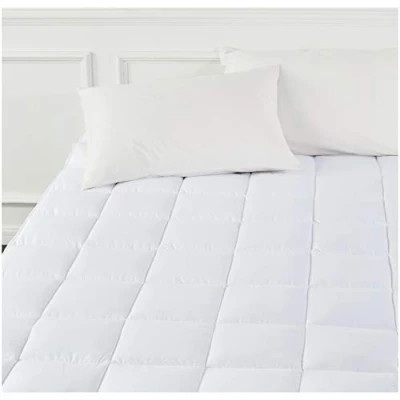 Imagen de Amazon Basics Sobrecolchón suave con relleno de poliéster microfibra y correas, 160 cm x 30 200 cm, blanco