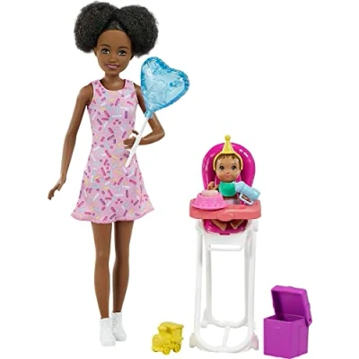Imagen de Barbie Skipper Muñeca afromericana Canguro con Vestido y bebé, Trona de niño Juguete Accesorios cumpleaños (Mattel GRP41)