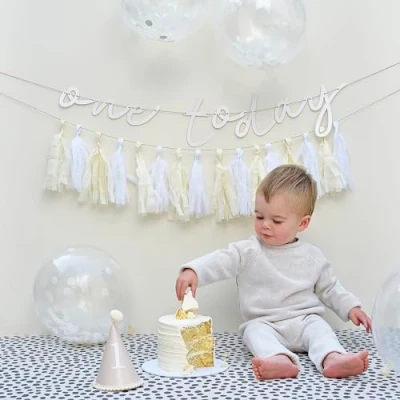 Imagen de Ginger Ray Neutral First Birthday Cake Smash Decorations Kit with Hat, Bunting, Garland and 5 Confetti Balloons