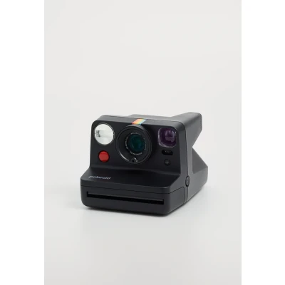 Imagen de Polaroid Now+ Generation 3 Cámara instantánea con conexión Bluetooth Negra (9160)