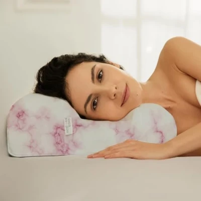 Imagen de Sleep&amp;Glow Omnia Almohada antiarrugas, antiedad contra las arrugas del sueño, desarrollada por ortopedistas, ajuste de altura, para dormir espalda y lado, mármol rosa