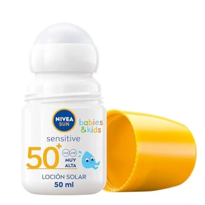 Imagen de NIVEA SUN Babies &amp; Kids Sensitive roll on FP 50+ (1 x 50 ml), crema solar para niños extra resistente al agua y bebés, protector piel sensible