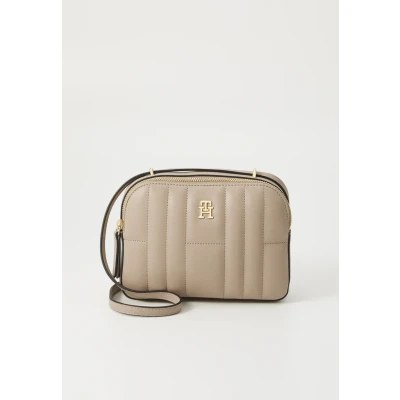 Imagen de Tommy Hilfiger Feminine Camera BAG Bandolera, Mujer, Talla: One Size, Coastal taupe
