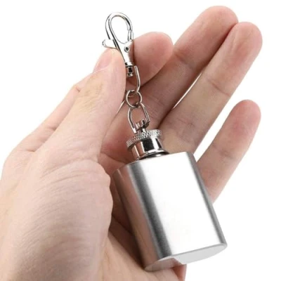 Imagen de Mini Petaca de Whisky 1 Oz, Bolsillo Acero Inoxidable Llavero Botella Vino con para Almacenar Vino, Alcohol,