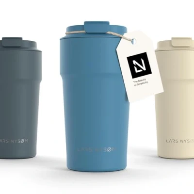 Imagen de LARS NYSØM Taza térmica café para llevar Termo de 0,5 litros con aislante Travel mug acero inoxidable a prueba fugas el y té (Calypso Blue, 500ml)