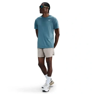 Imagen de Nike Performance TEE CREW Solid Camiseta deportiva, Hombre, Talla: XL, Smokey blue