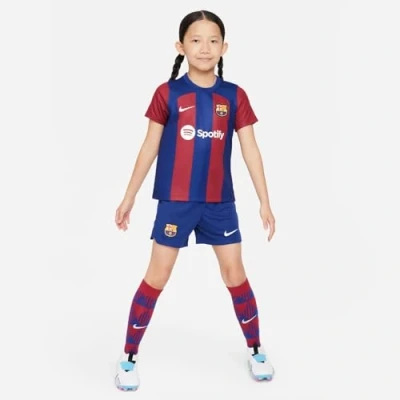 Imagen de Nike Performance FC Barcelona Unisex SET Camiseta de fútbol para niños, Talla: 116/122, Deep royal blue/noble red/white