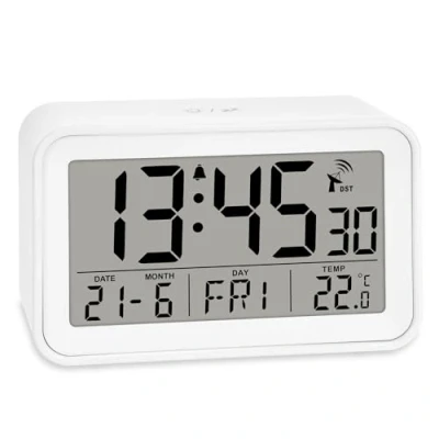 Imagen de ADE Reloj Despertador Digital radiocontrolado con luz Indicador de Temperatura y Calendario Viaje pequeño sobremesa Bonita Carcasa Blanca Mate Pila