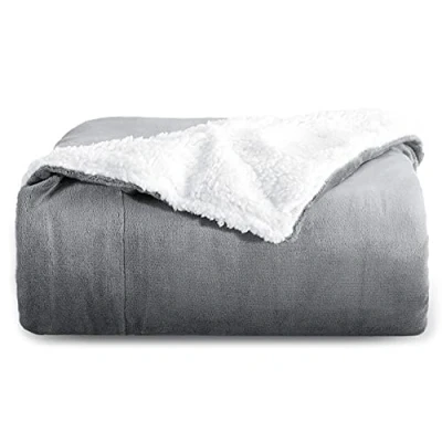 Imagen de Bedsure Manta Sofa Pequeño Polar Reversible de Franela y Sherpa, Gruesa 130x150 cm Microfibra Suave Borreguito, Gris