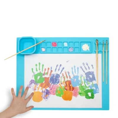 Imagen de WEDO Alfombrilla de Silicona para Pintura con Bandeja Mezcla y Vaso Plegable Soporte Pinceles, Color Azul Claro, tamaño Aprox. 50,5 x 40,3 0,8 cm