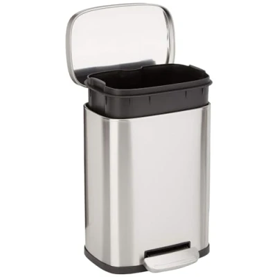 Imagen de Amazon Basics Cubo de basura rectangular antimanchas con pedal cierre suave, acero inoxidable cepillado y níquel satinado, baño sitios pequeños, 5 l, 18,54 x 21,59 29,97 cm (l. an. alt.)