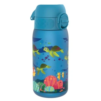 Imagen de Ion8 Botella de Agua para Niños, 350ml, a Prueba Fugas, Fácil Abrir, Cerradura Segura, Apta Lavavajillas, Sin BPA, Asa Transporte, Limpiar, Neutro en Carbono, Tortuga Marina