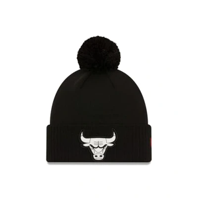 Imagen de New Era Chicago Bulls NBA Gorro Baloncesto Invierno pompón cálido Logotipo del Equipo Negro
