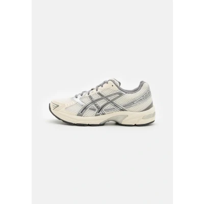 Imagen de Asics Sportstyle GEL1130 Zapatillas, Mujer, Talla: 39.5, Cream/clay grey Piel de imitación/tela