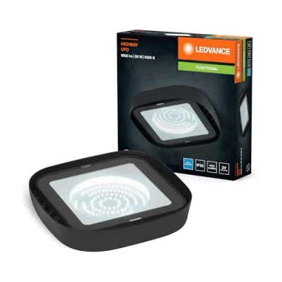 Imagen de LEDVANCE la lámpara Highbay UFO en negro ofrece 80W o 9300lm luz blanca de día 865 Con 6500K. IP65 existe protección contra chorros agua y entrada polvo (estanco al polvo).