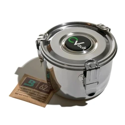Imagen de CVAULT by Boveda Contenedor de almacenamiento 2 onzas Hermético y resistente a la luz Acero inoxidable grado alimenticio Incluye 62% HR 8 gramos Pack
