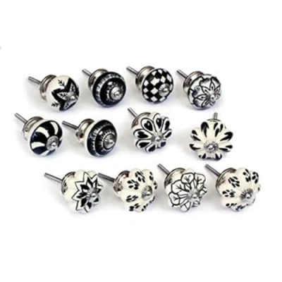 Imagen de Juego de 12 Pomos cerámica en blanco y negro pintados a mano con diferentes diseños. Tiradores artesanales para armarios, cajoneras, cómodas colgadores. cerámicos clásicos 40mm diámetro