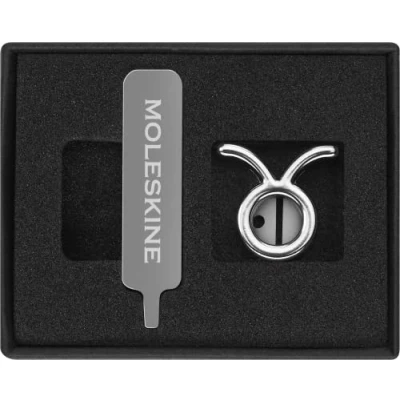 Imagen de Moleskine Pin para Cuaderno o Agenda Tauro, Símbolo del Zodiaco, Cierre Elástico Personalizable, Idea Regalo, Color Plata
