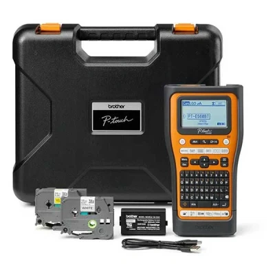 Imagen de Brother PTE560BTVP. Rotuladora electrónica Profesional con conexión PC y Bluetooth para electricistas e instaladores. Corte de Cinta automático .Teclado QWERTY. 2 Cintas Incluidas