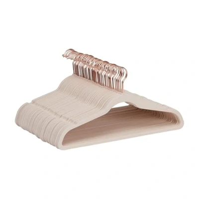 Imagen de Amazon Basics perchas para ropa, antideslizantes, delgadas, con acabado de terciopelo, Paquete 50, tono rosado/dorado rosa