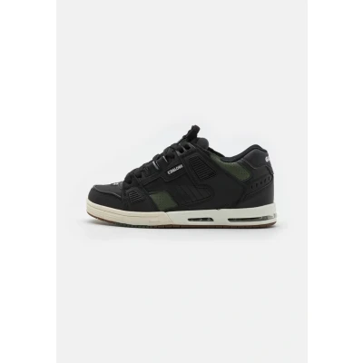 Imagen de Globe Sabre Zapatillas skate, Hombre, Talla: 43, Black/combat Piel/piel de imitación