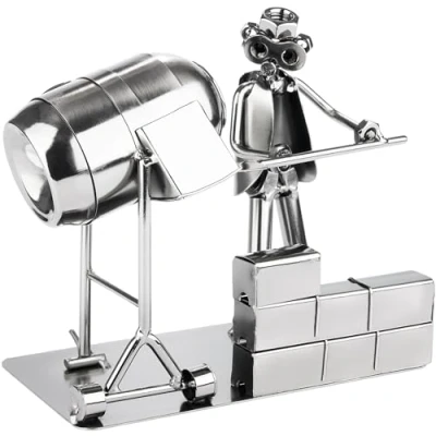 Imagen de BRUBAKER Hombrecillo de Tornillos Trabajador con Hormigonera Figura Hierro Plateada Hombre Metal Hecha a Mano Regalo para Albañil Artesano Constructor Casas