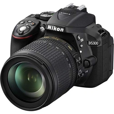 Imagen de Nikon D5300 Cámara réflex Digital de 24.2 MP (Pantalla 3.2&quot;, estabilizador óptico, vídeo Full HD), Negro Kit con Objetivo AF S DX 18 105mm VR [Importado]